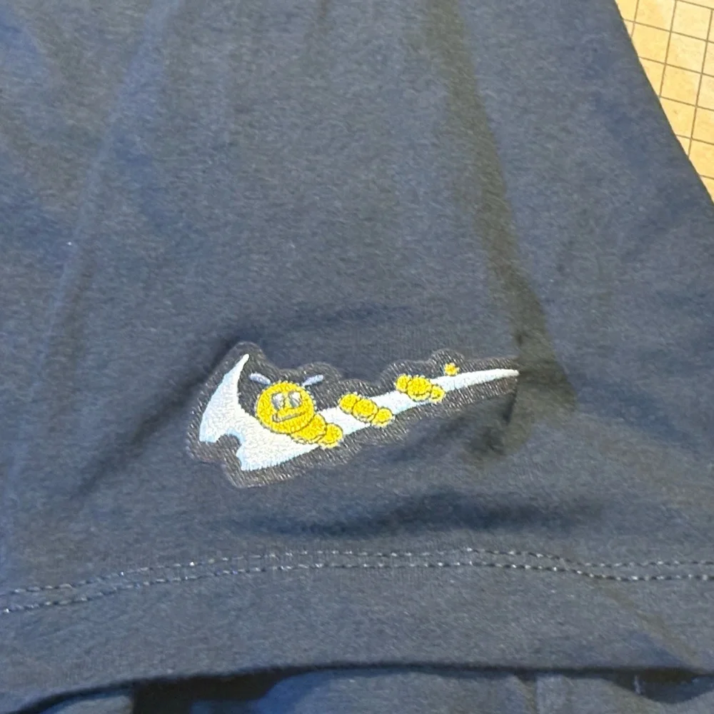 Nike Sportswear Swoosh Graphic logo tee